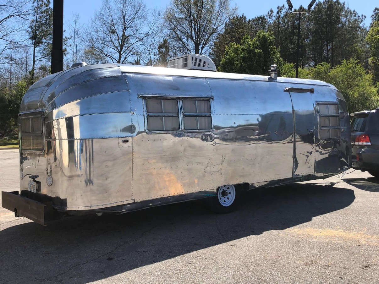 1957 Avion camper · mirror polish